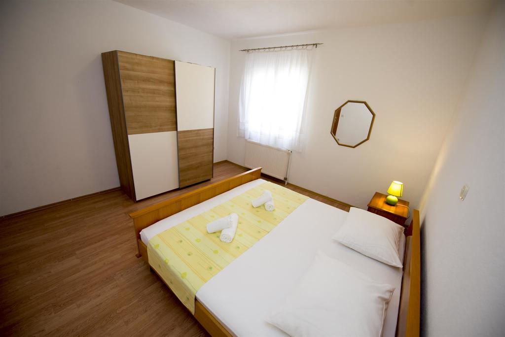 Apartments Meri Трогір Екстер'єр фото