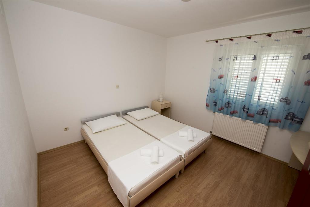 Apartments Meri Трогір Екстер'єр фото